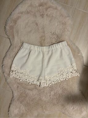 Zara White Crochet Flower Hem Shorts - S